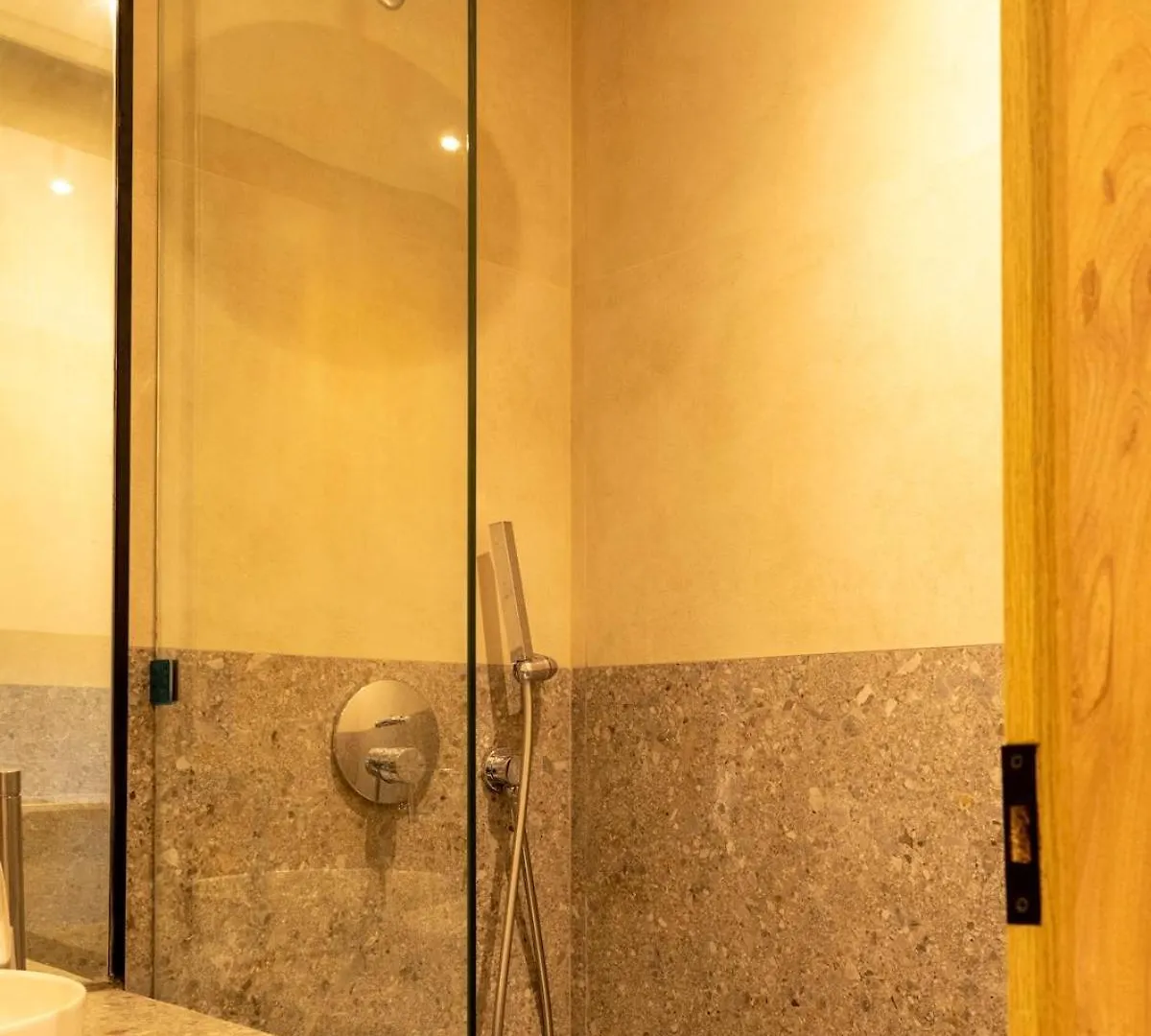 Cozy & Modern Apartment With Rooftop Gym Great Casablanca Location Morocco